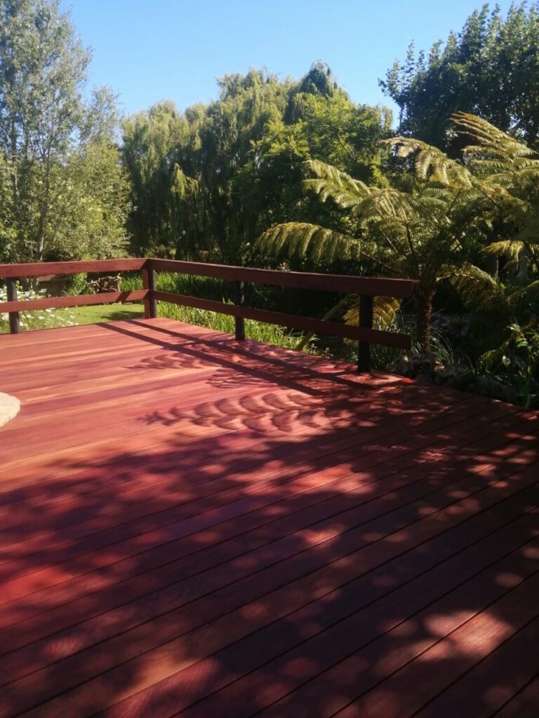 Red-Grandis-Deck-Paarl